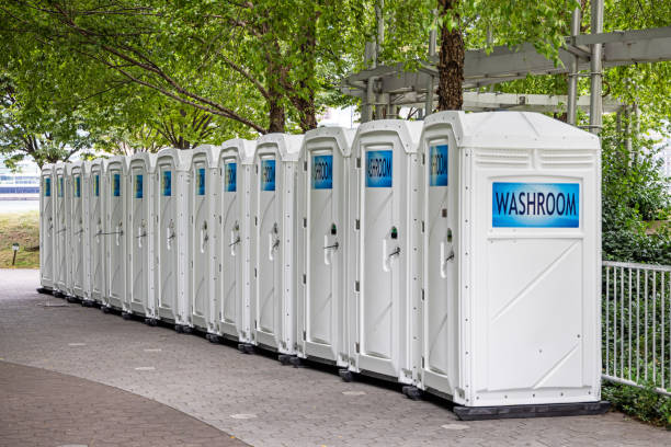 Best Portable restroom trailer rental  in Warsaw, VA